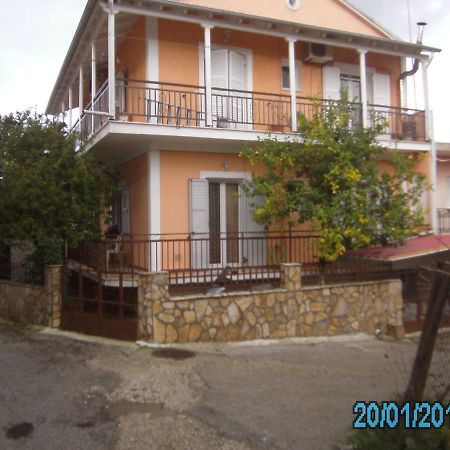 George'S House Apartment Agios Matthaios  ภายนอก รูปภาพ