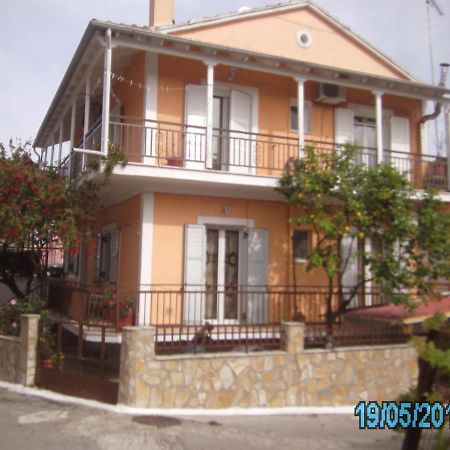 George'S House Apartment Agios Matthaios  ภายนอก รูปภาพ