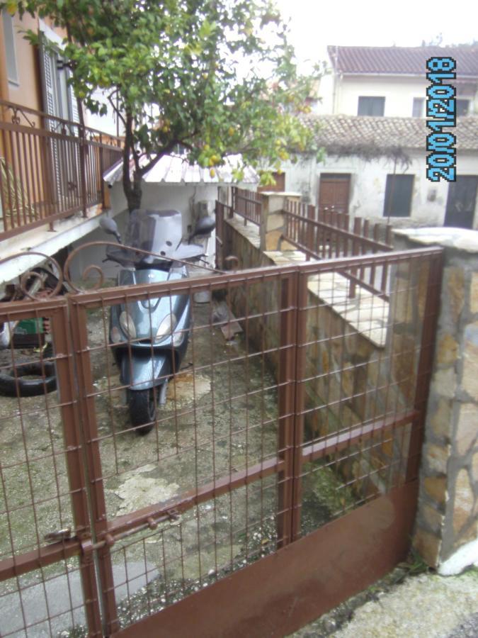 George'S House Apartment Agios Matthaios  ภายนอก รูปภาพ