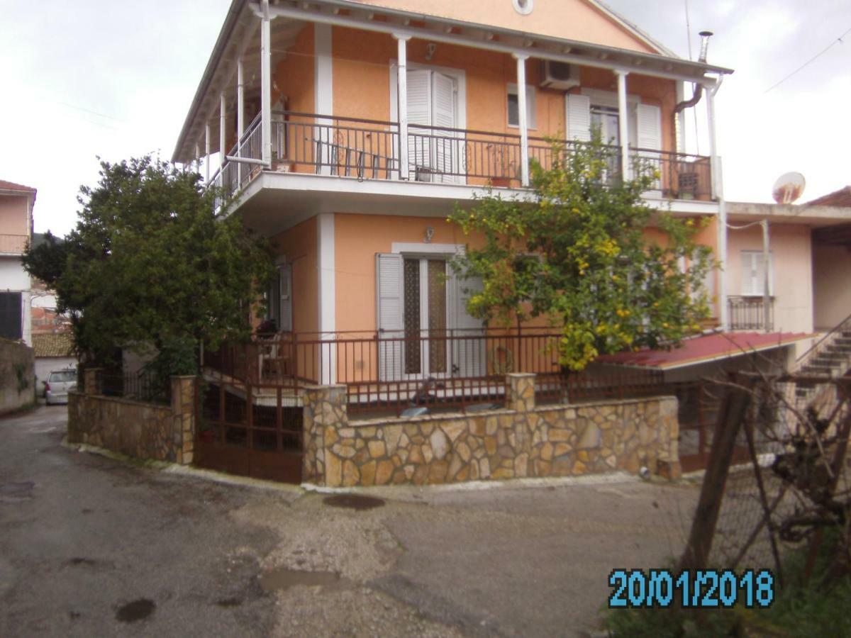 George'S House Apartment Agios Matthaios  ภายนอก รูปภาพ