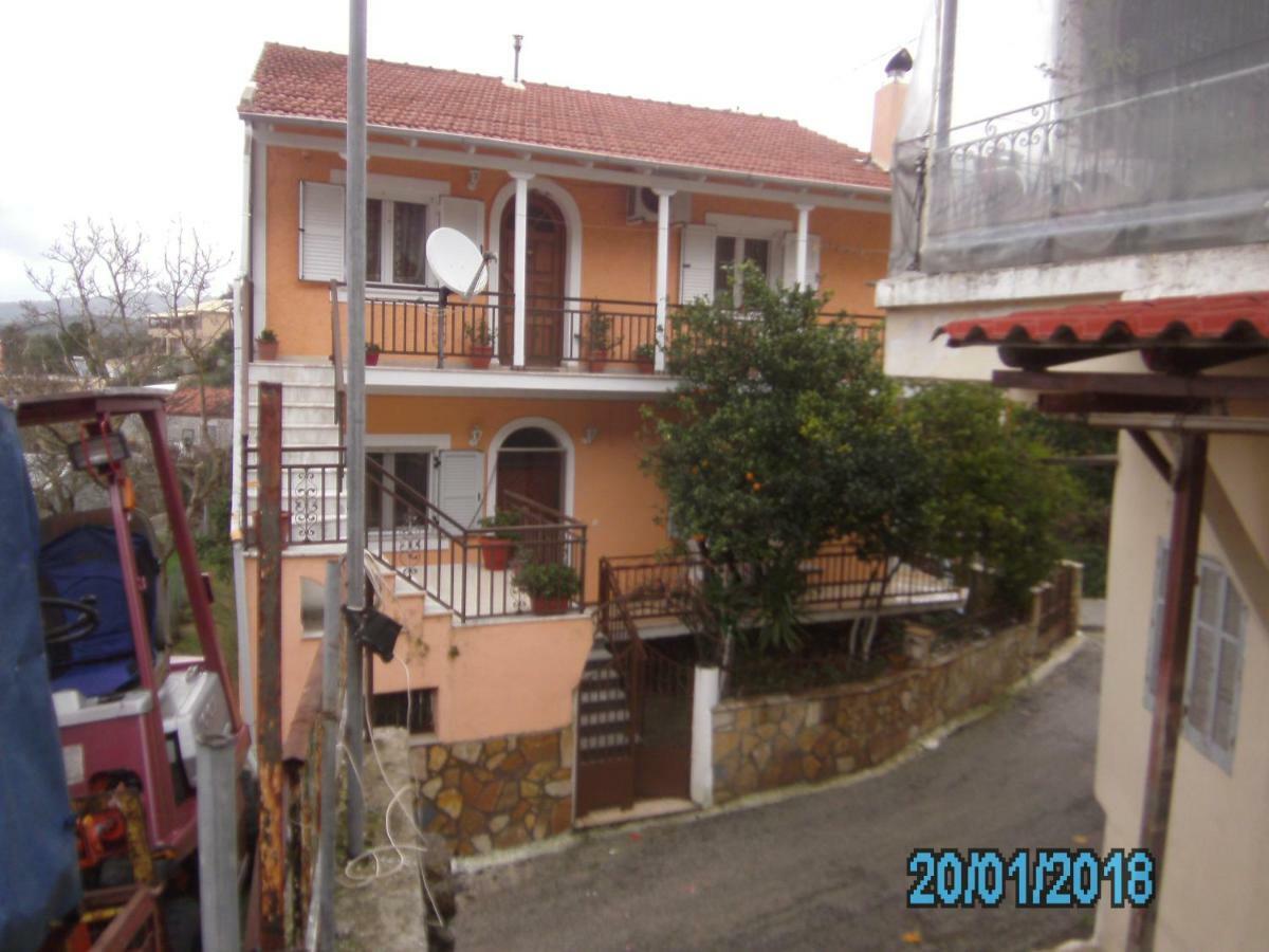 George'S House Apartment Agios Matthaios  ภายนอก รูปภาพ