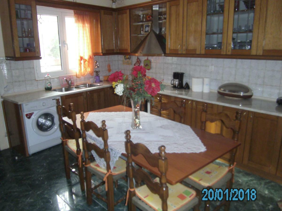 George'S House Apartment Agios Matthaios  ภายนอก รูปภาพ