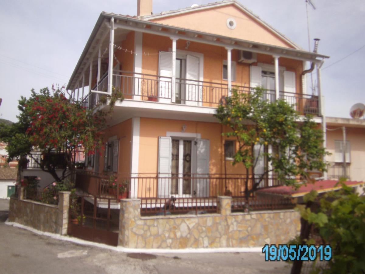 George'S House Apartment Agios Matthaios  ภายนอก รูปภาพ