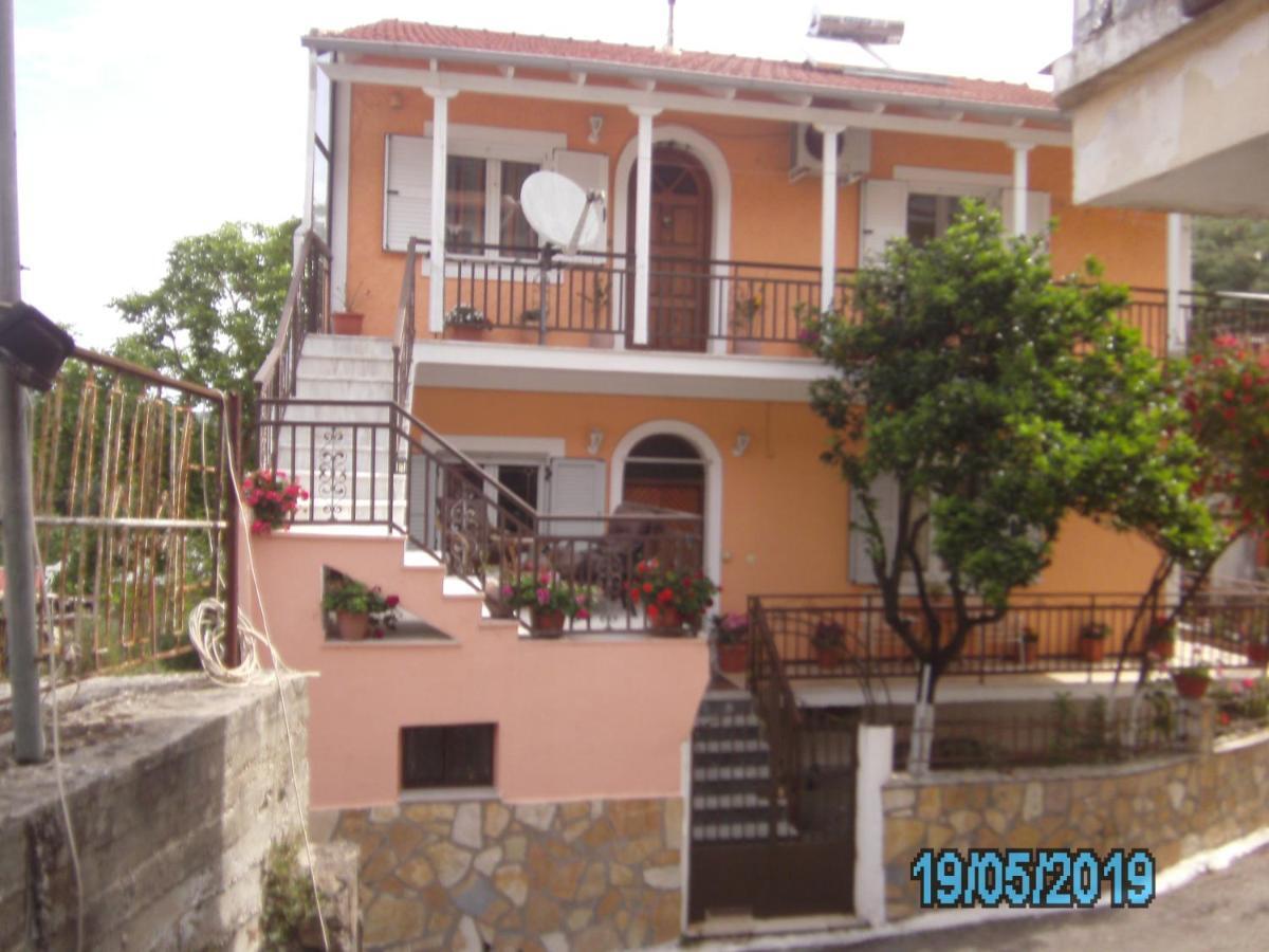 George'S House Apartment Agios Matthaios  ภายนอก รูปภาพ