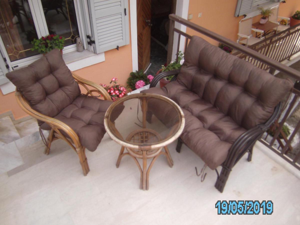 George'S House Apartment Agios Matthaios  ภายนอก รูปภาพ