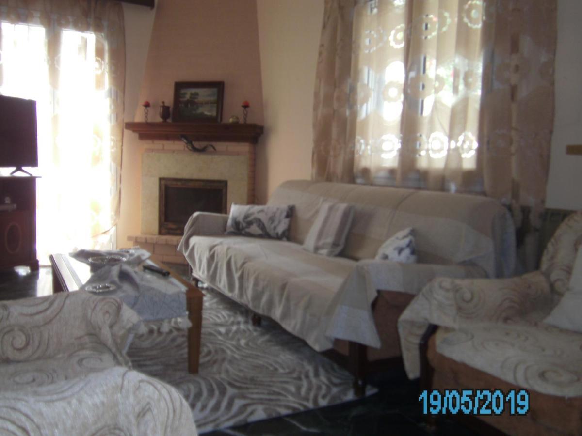 George'S House Apartment Agios Matthaios  ภายนอก รูปภาพ